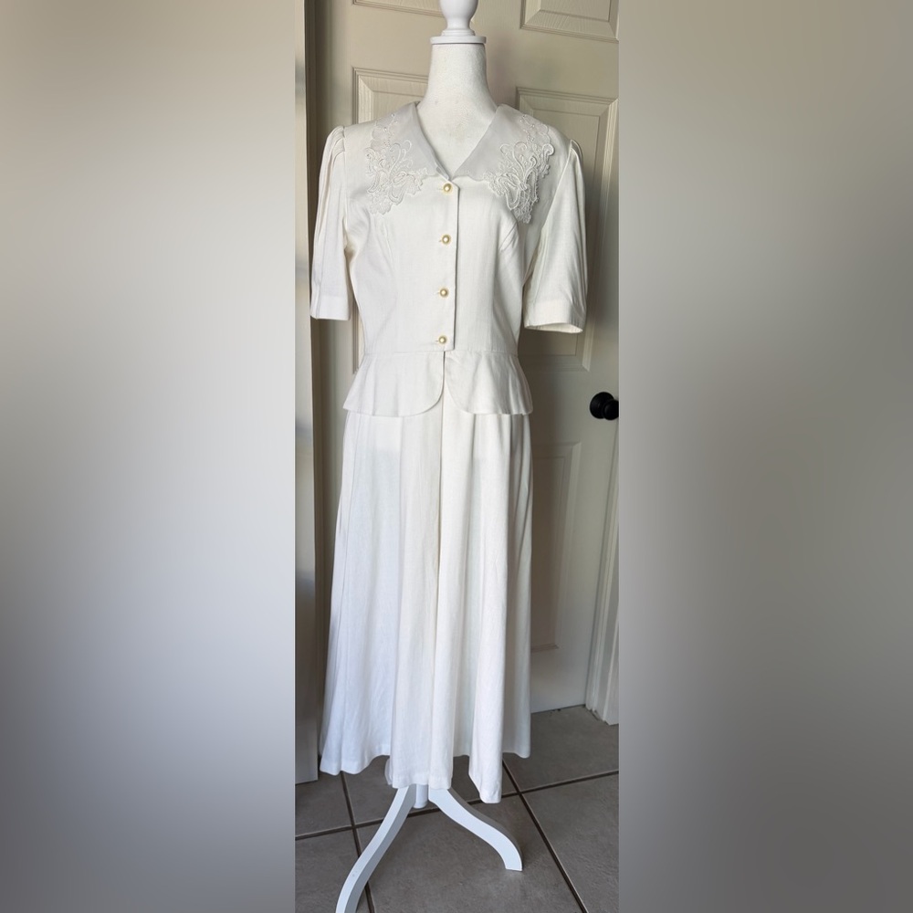 80s Vintage Lanz Originals Ivory Linen Lace Button Front peplum Dress w Pockets